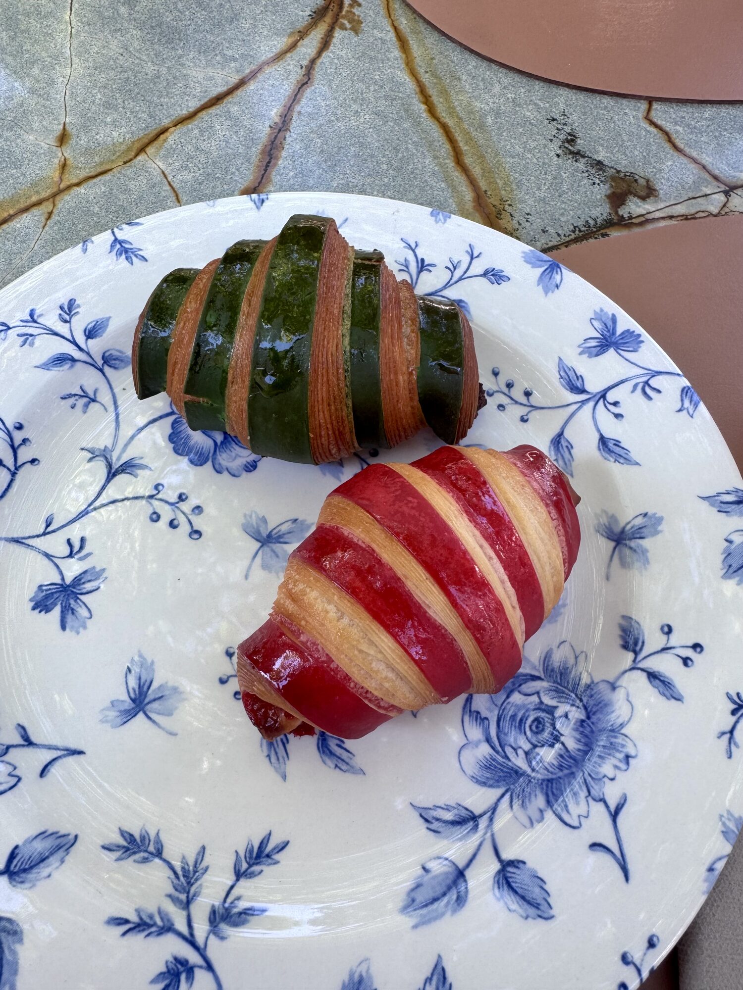 The welcome pastries on a Provençal plate, Le Saint-Rémy